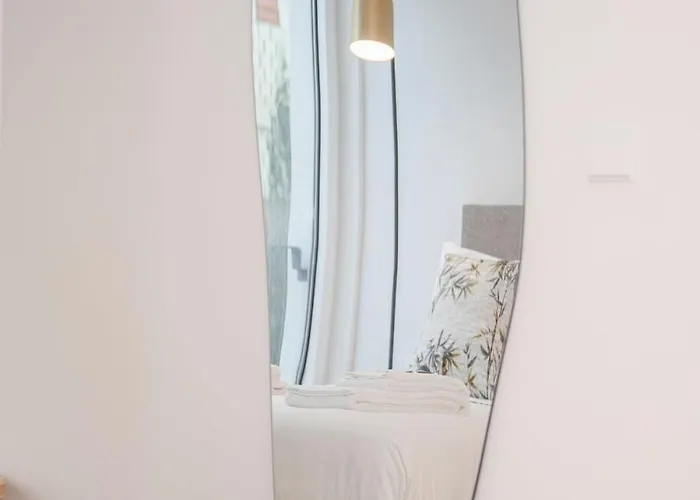 Liiiving In - Modern & Glam M * Porto