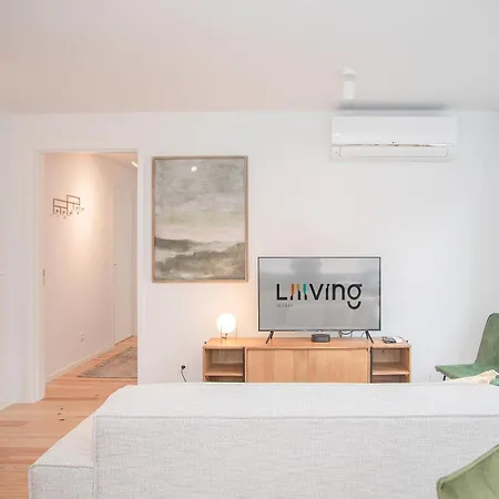 Liiiving In - Modern & Glam M * بورتو