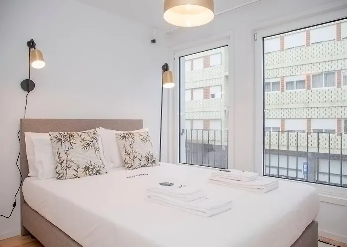 Liiiving In - Modern & Glam M * Порту