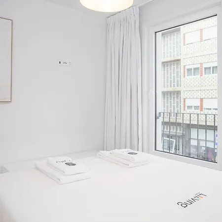 Apartment Liiiving In - Modern & Glam M *