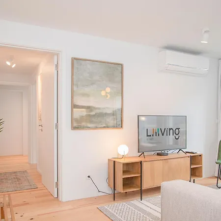 Liiiving In - Modern & Glam M Apartment