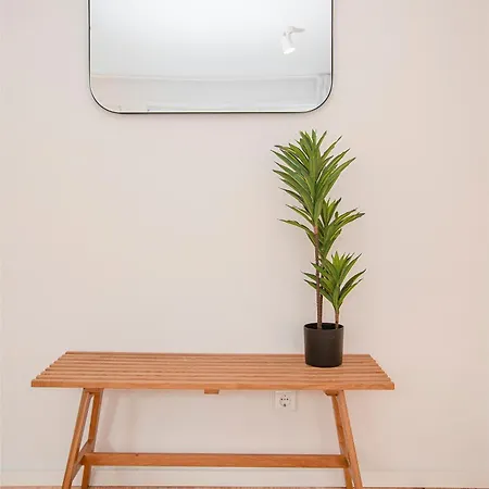 Apartment Liiiving In - Modern & Glam M *
