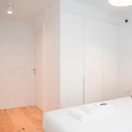 Liiiving In - Modern & Glam M Apartment *
