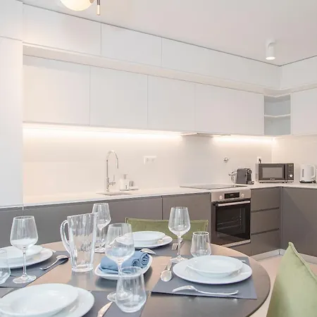 Apartment Liiiving In - Modern & Glam M