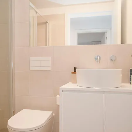 Liiiving In - Modern & Glam M