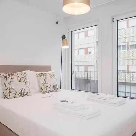 Liiiving In - Modern & Glam M Apartment *