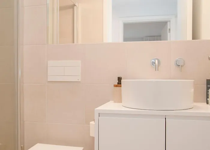 Liiiving In - Modern & Glam M