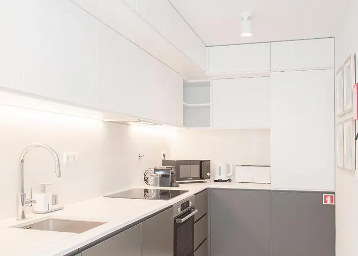 Liiiving In - Modern & Glam M *