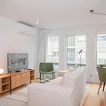 Liiiving In - Modern & Glam M * Oporto