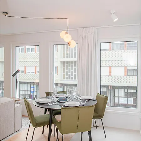 Liiiving In - Modern & Glam M Oporto