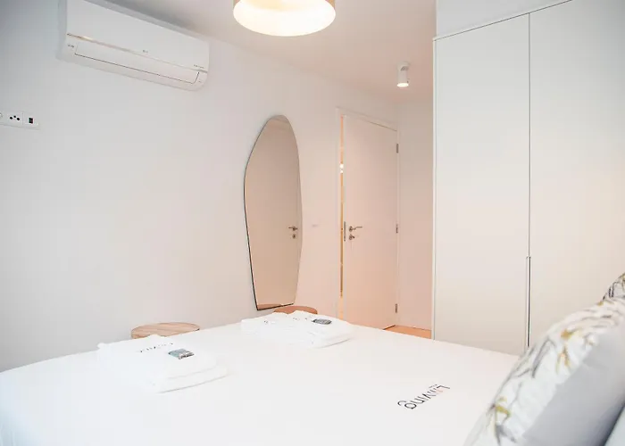 Liiiving In - Modern & Glam M