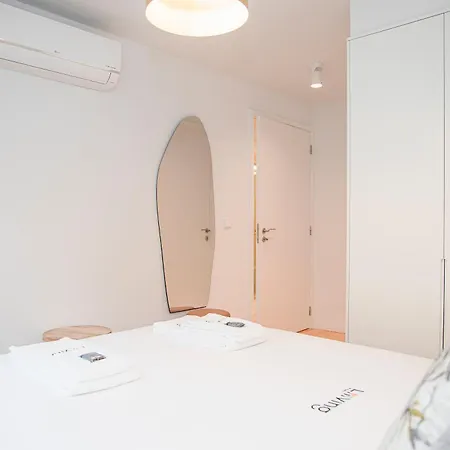 Liiiving In - Modern & Glam M