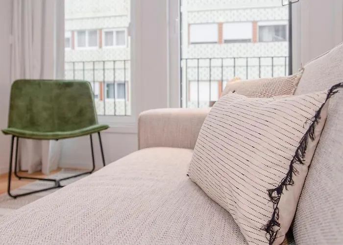 Liiiving In - Modern & Glam M